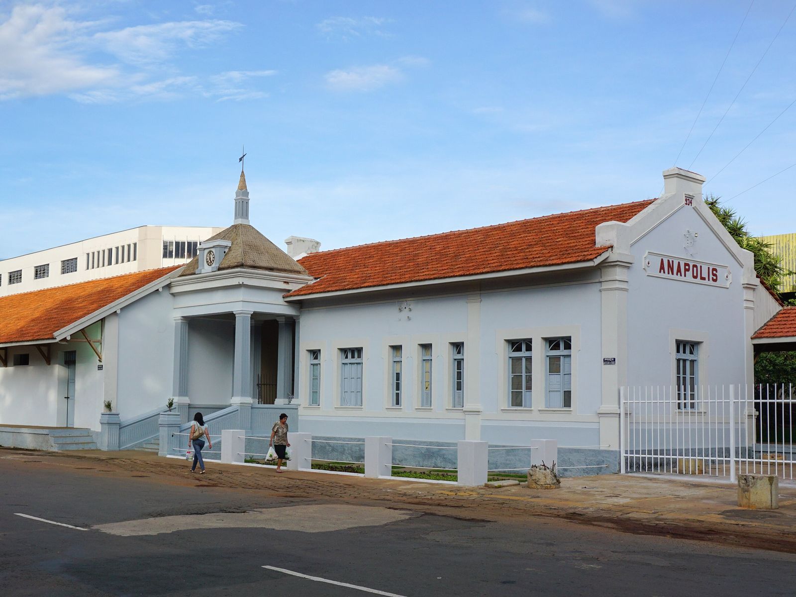 Estação Ferroviária de Anápolis, com o nome da cidade na fachada